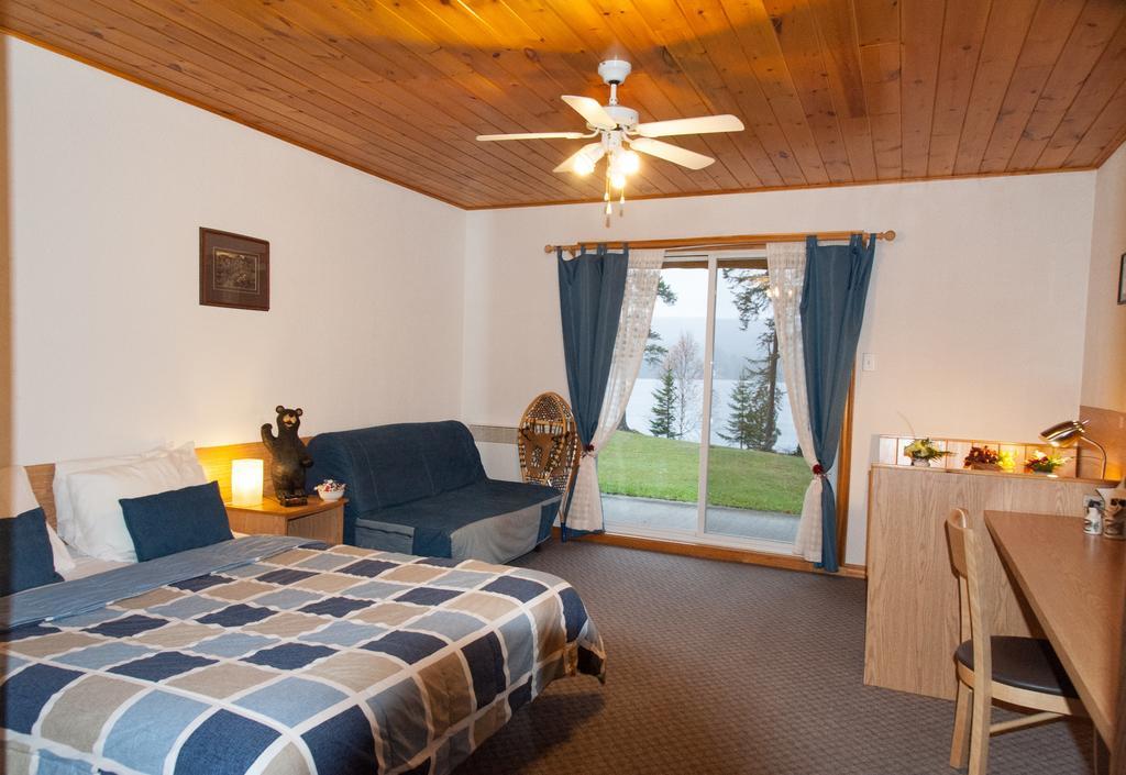 Motel Ours Bleu Lac-Saguay Quarto foto