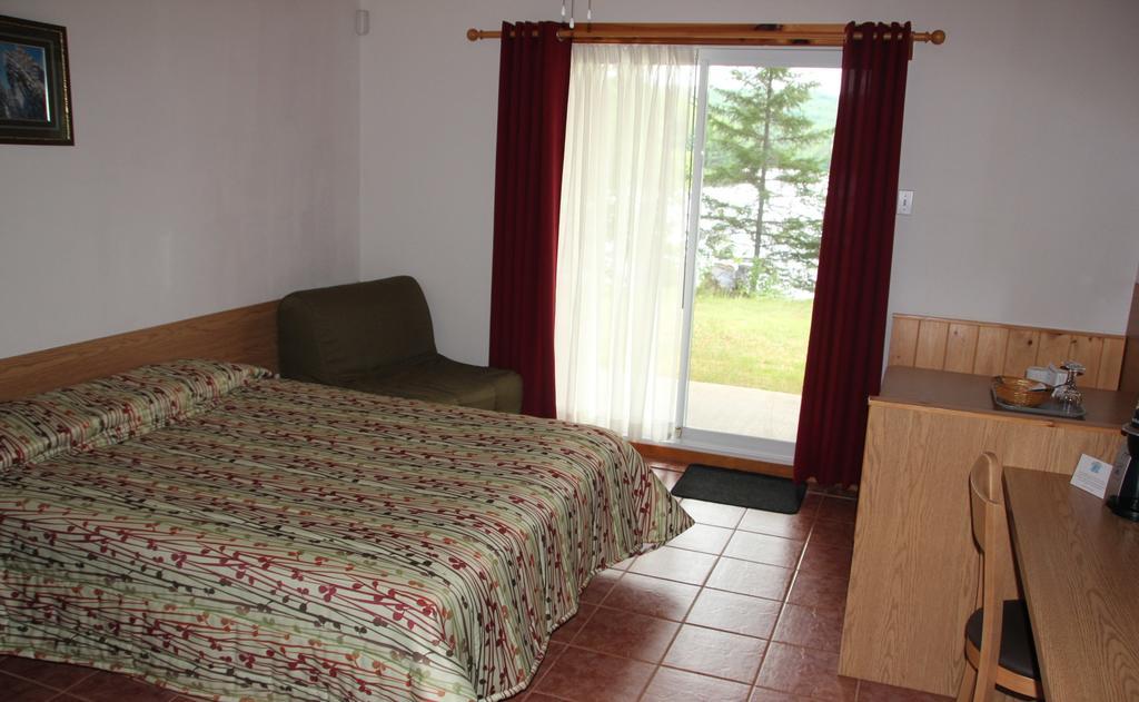 Motel Ours Bleu Lac-Saguay Quarto foto