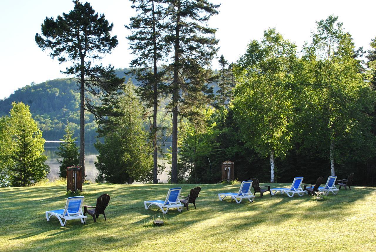 Motel Ours Bleu Lac-Saguay Exterior foto