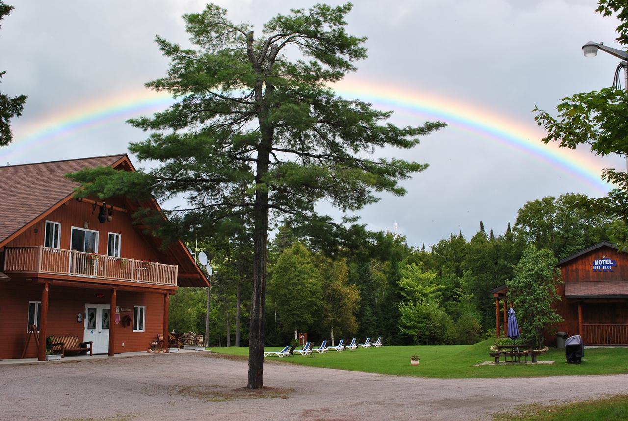 Motel Ours Bleu Lac-Saguay Exterior foto