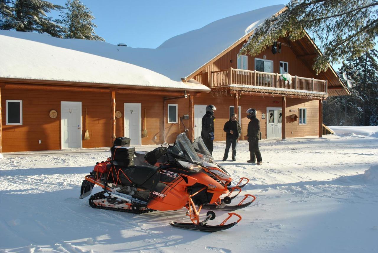 Motel Ours Bleu Lac-Saguay Exterior foto